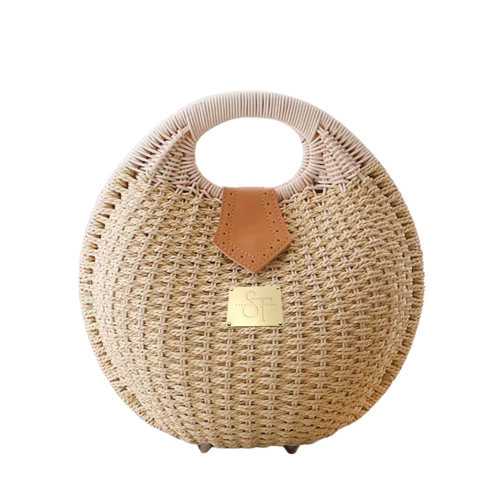 Circular straw structured handbag with lining